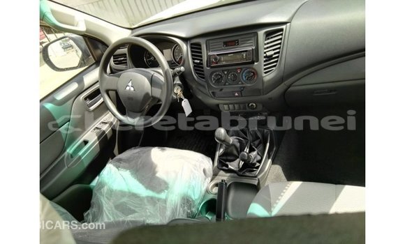 Buy Import Mitsubishi L200 White Car in Import - Dubai in Belait Buy Import Mitsubishi L200 White Car in Import - Dubai in Belait