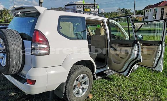 Buy Used Toyota Land Cruiser Prado White Car in Bandar Seri Begawan in Brunei-Muara Buy Used Toyota Land Cruiser Prado White Car in Bandar Seri Begawan in Brunei-Muara