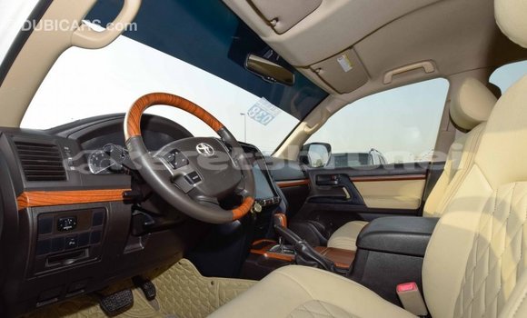 Buy Import Toyota Land Cruiser White Car in Import - Dubai in Belait Buy Import Toyota Land Cruiser White Car in Import - Dubai in Belait